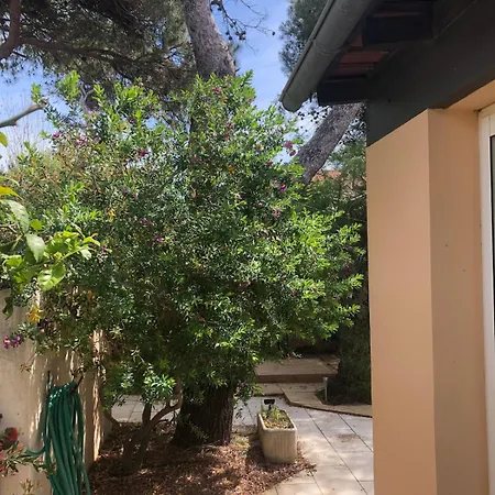 Maison Bord De Climatisee La Capte , Nyaraló