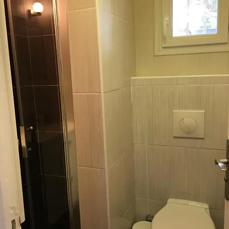 בית נופש Maison Bord De Climatisee La Capte ,