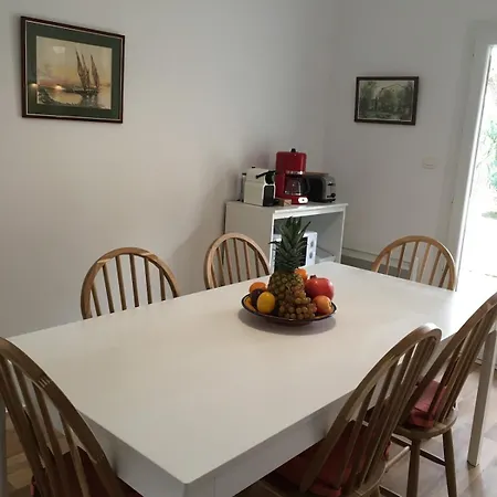 בית נופש Maison Bord De Climatisee La Capte ,