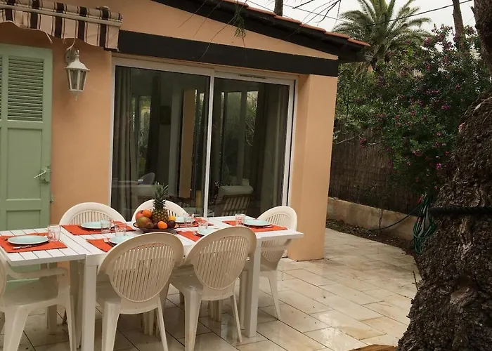 Holiday home Maison Bord De Climatisee La Capte , *